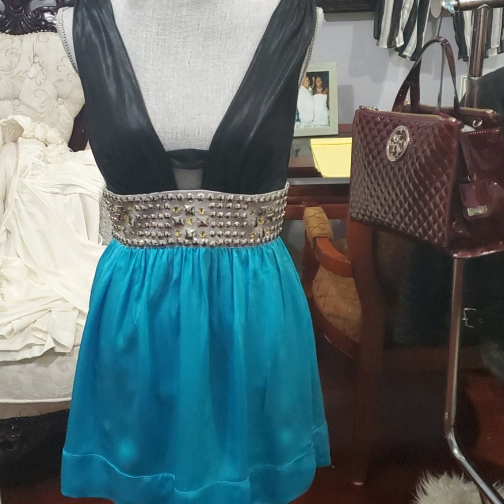 Dress - Picture 2 of 2